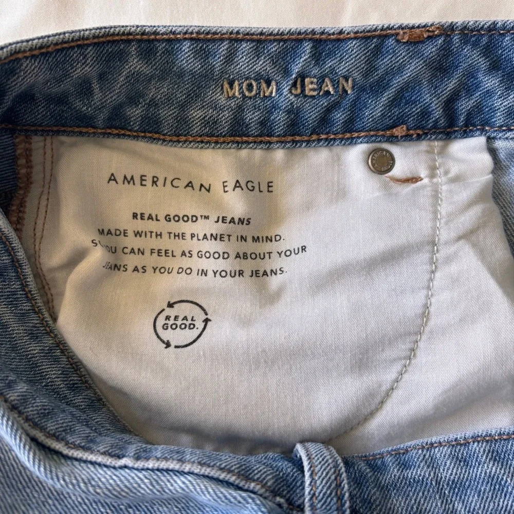 American Eagle Mom Jeans Womens 12 Long Distressed High Rise Medium Wash Denim - Picture 4 of 7